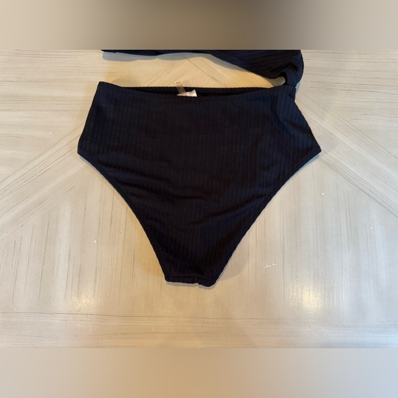 Shade & Shore Women's Ribbed Cut Out One Piece Swimsuit - Size Small - EUC! - Picture 11 of 14